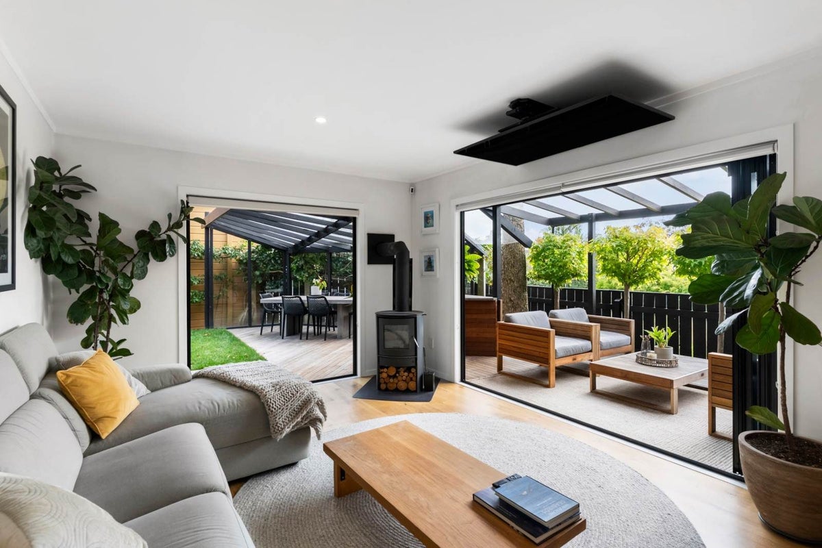 2/227 Meola Road, Point Chevalier, Auckland - Carousel 2