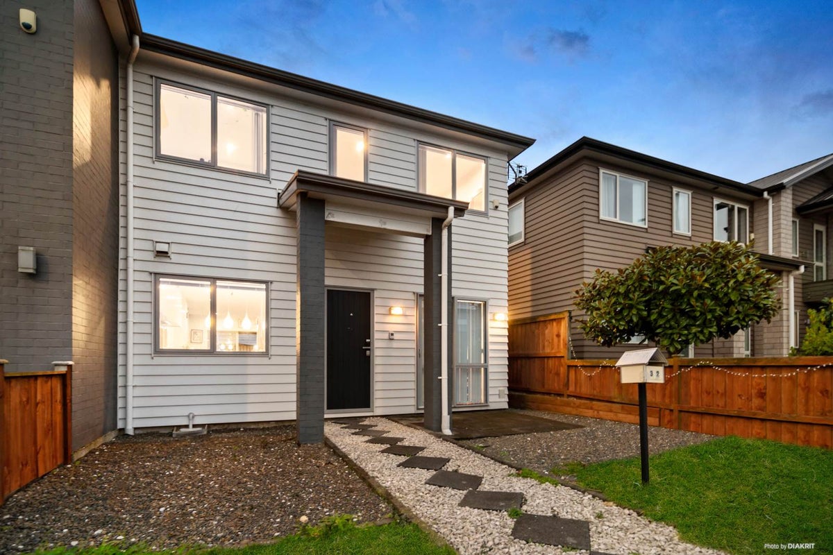 32 Pencaitland Drive, Flat Bush, Auckland - Carousel 2