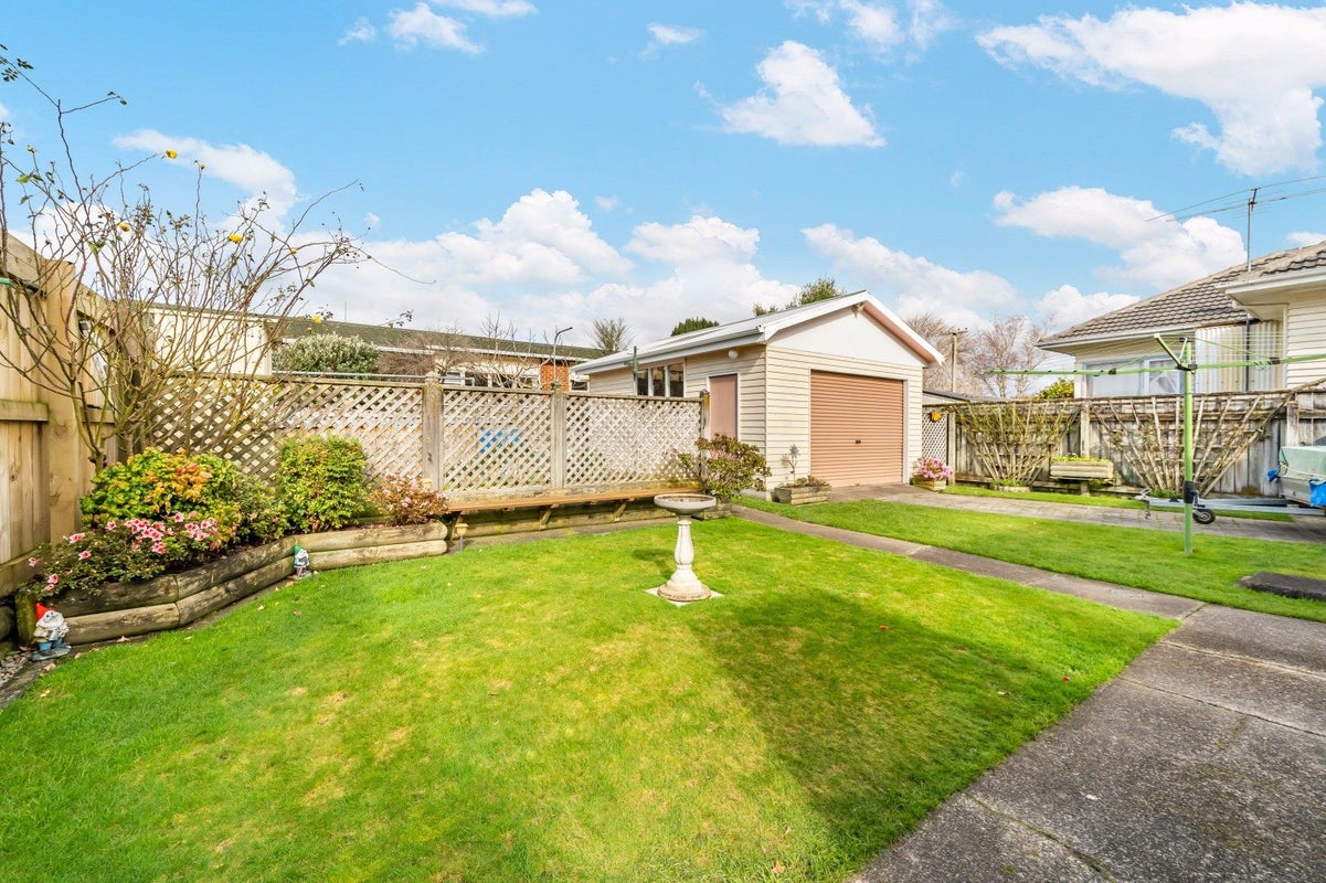28 Golf Road, Manor Park, Lower Hutt - Carousel 2