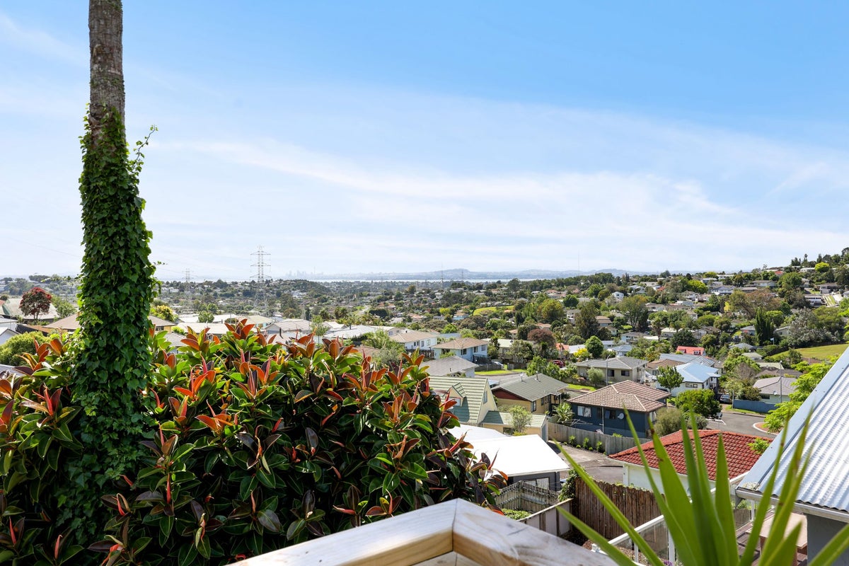 17A Cherry Tree Place, Massey, Auckland - Carousel 2