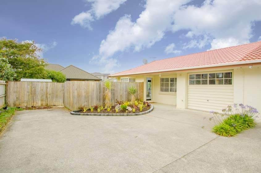 2/16A Edendale Road, Somerville, Manukau - Carousel 1