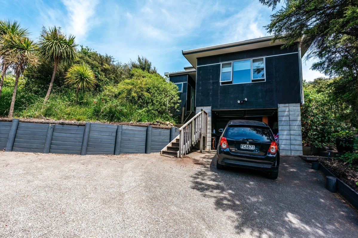 21 Beresford Avenue, Surfdale, Waiheke Island - Carousel 14