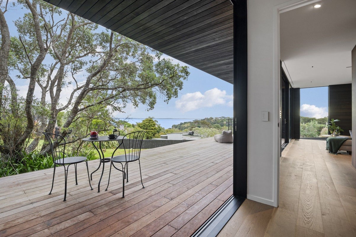 28 Pacific Parade, Surfdale, Waiheke Island - Carousel 2