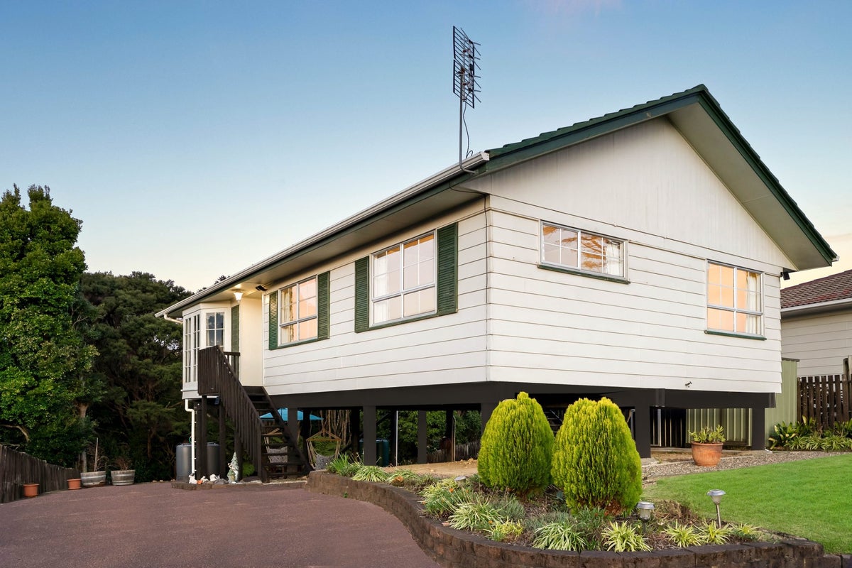 49 Lynn Road, Bayview, Auckland - Carousel 1