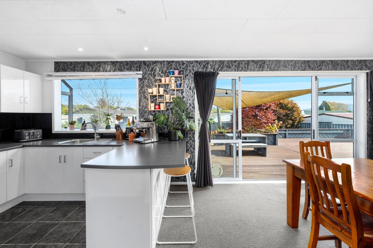12 Milton Grove, Owhata, Rotorua - Carousel 2