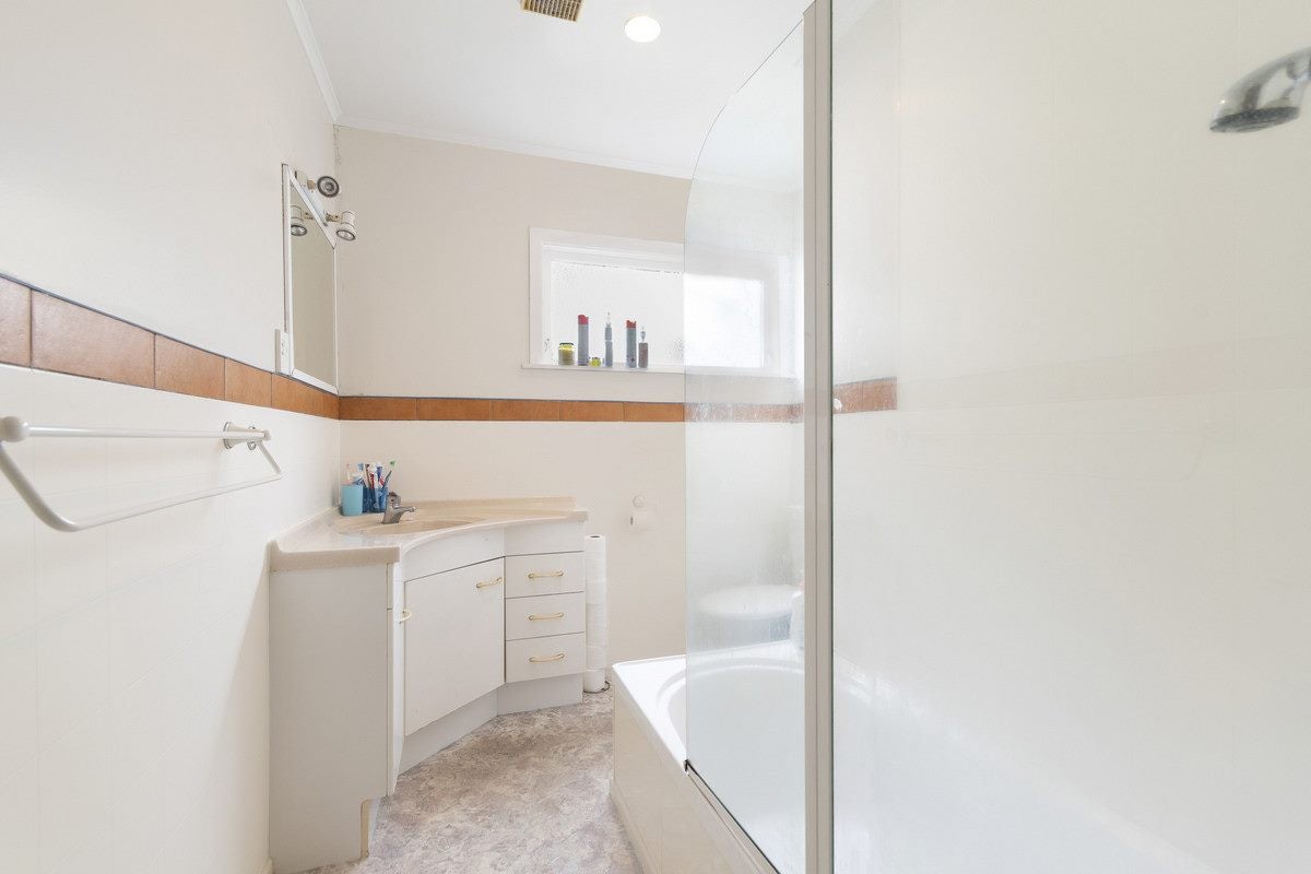 37 McInnes Road, Weymouth, Auckland - Carousel 12