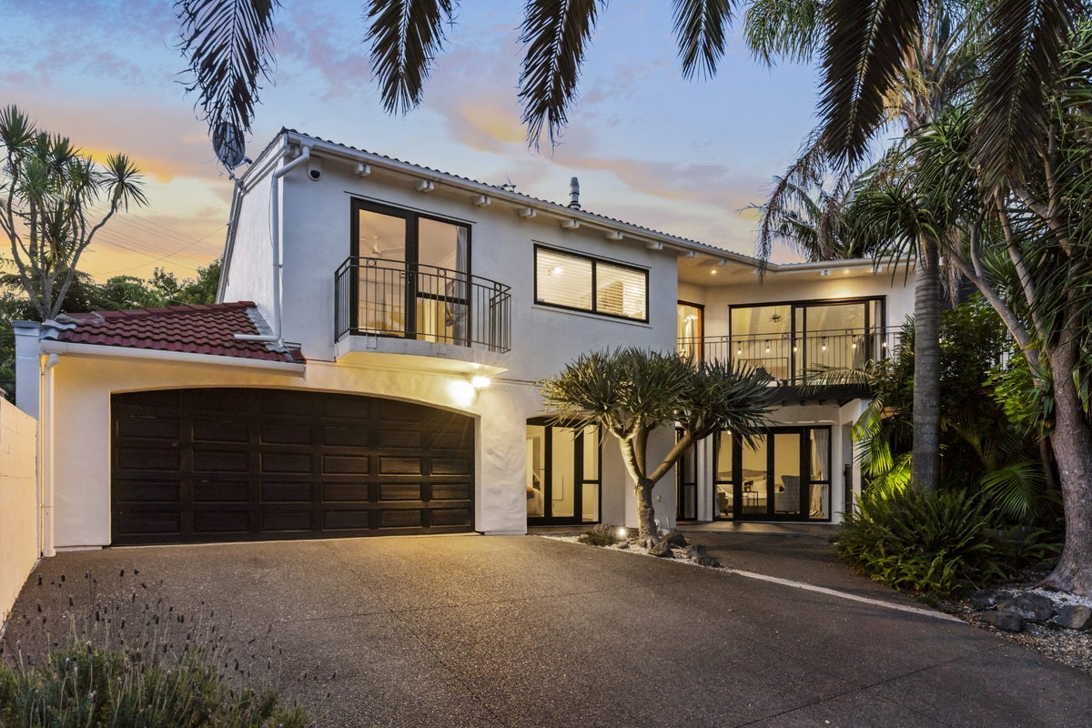 55 Seaton Road, Murrays Bay, Auckland - Carousel 1