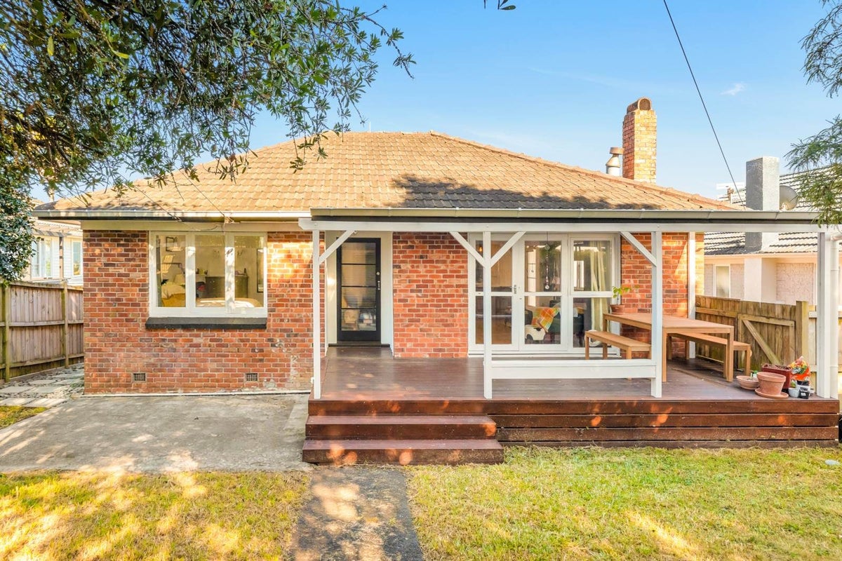 75 Oakdale Road, Mount Roskill, Auckland - Carousel 1