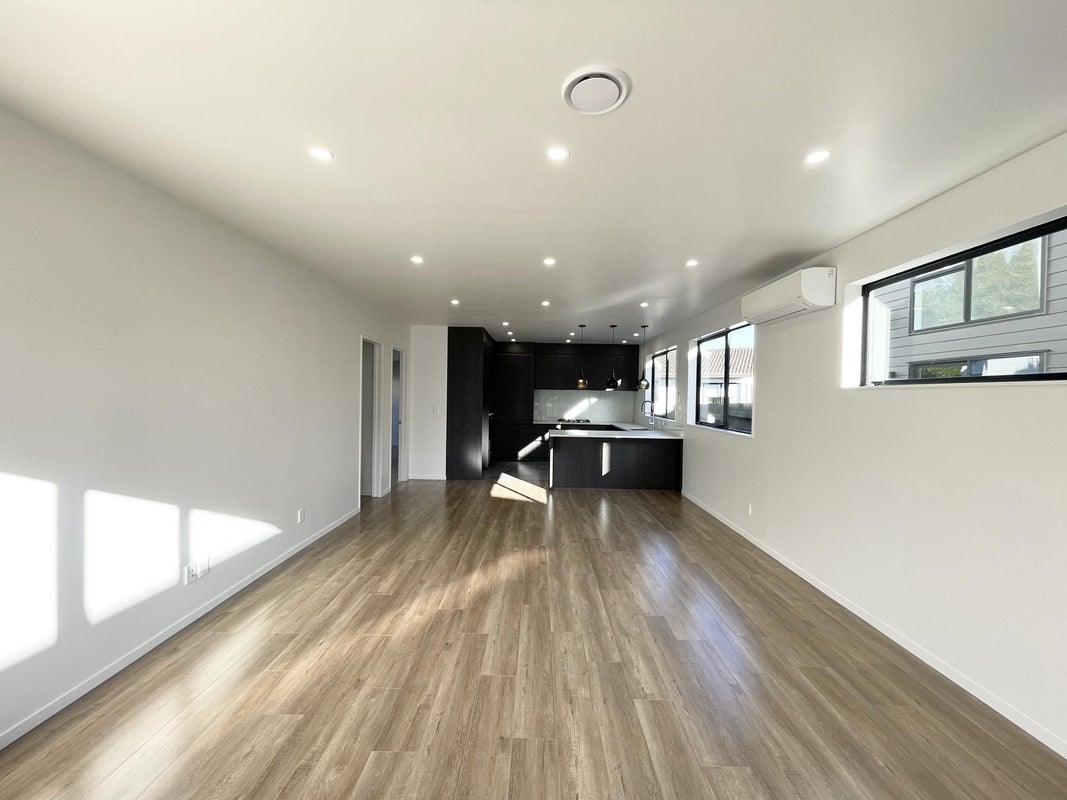 26 Sandgate Avenue, Botany Downs, Auckland - Carousel 2