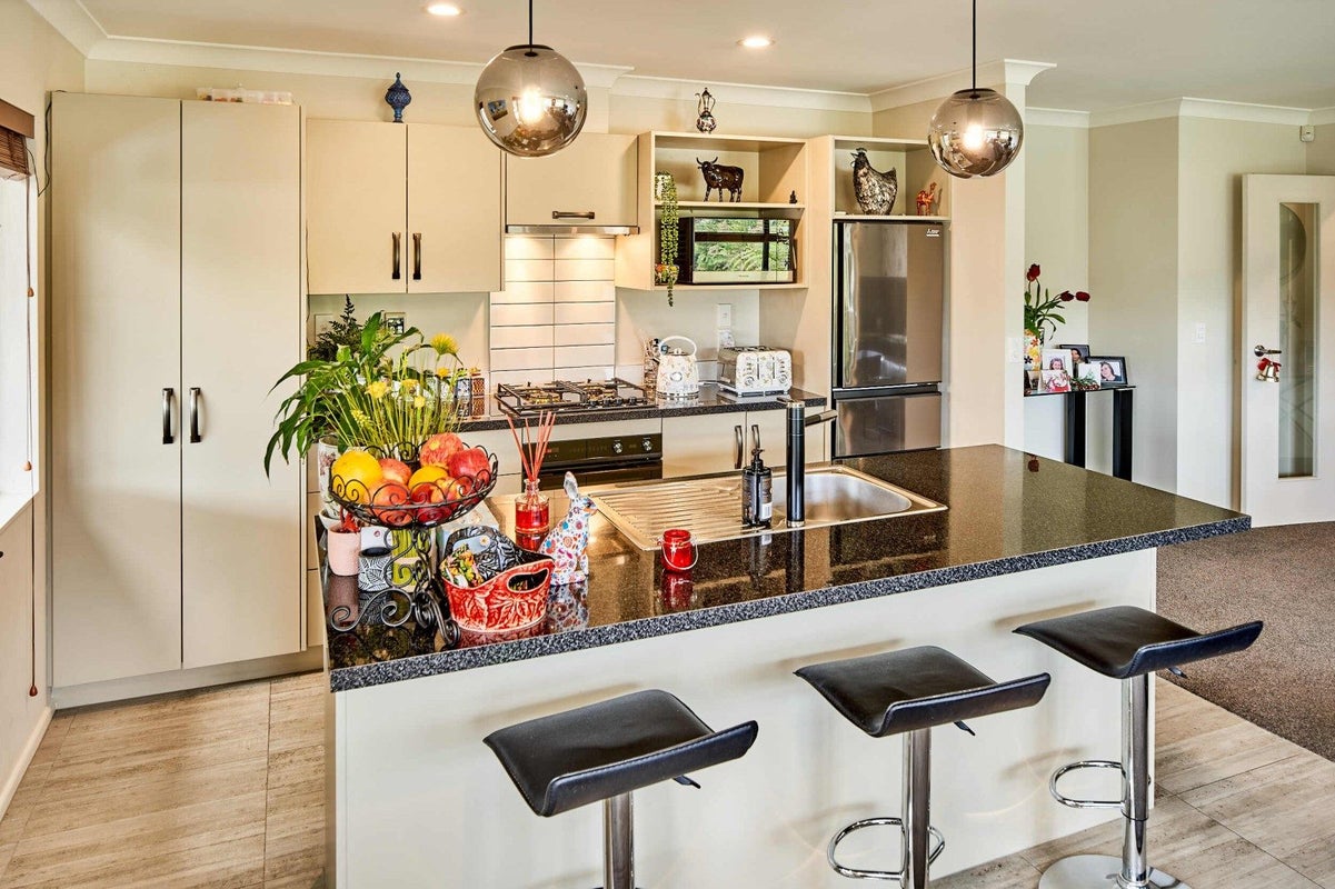 38 Speldhurst Grove, Stokes Valley, Lower Hutt - Carousel 2