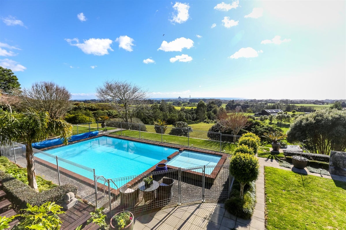 592A Frankley RD, Hurworth, New Plymouth - Carousel 2