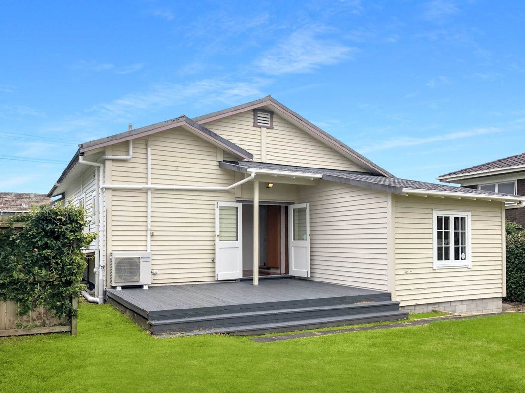 196 Mount Albert Road, Sandringham, Auckland - Carousel 1
