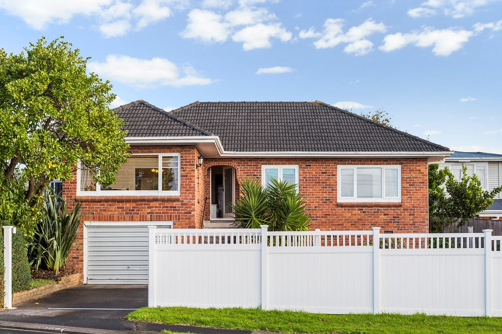 78 Lynwood Road, New Lynn, Auckland - Carousel 1