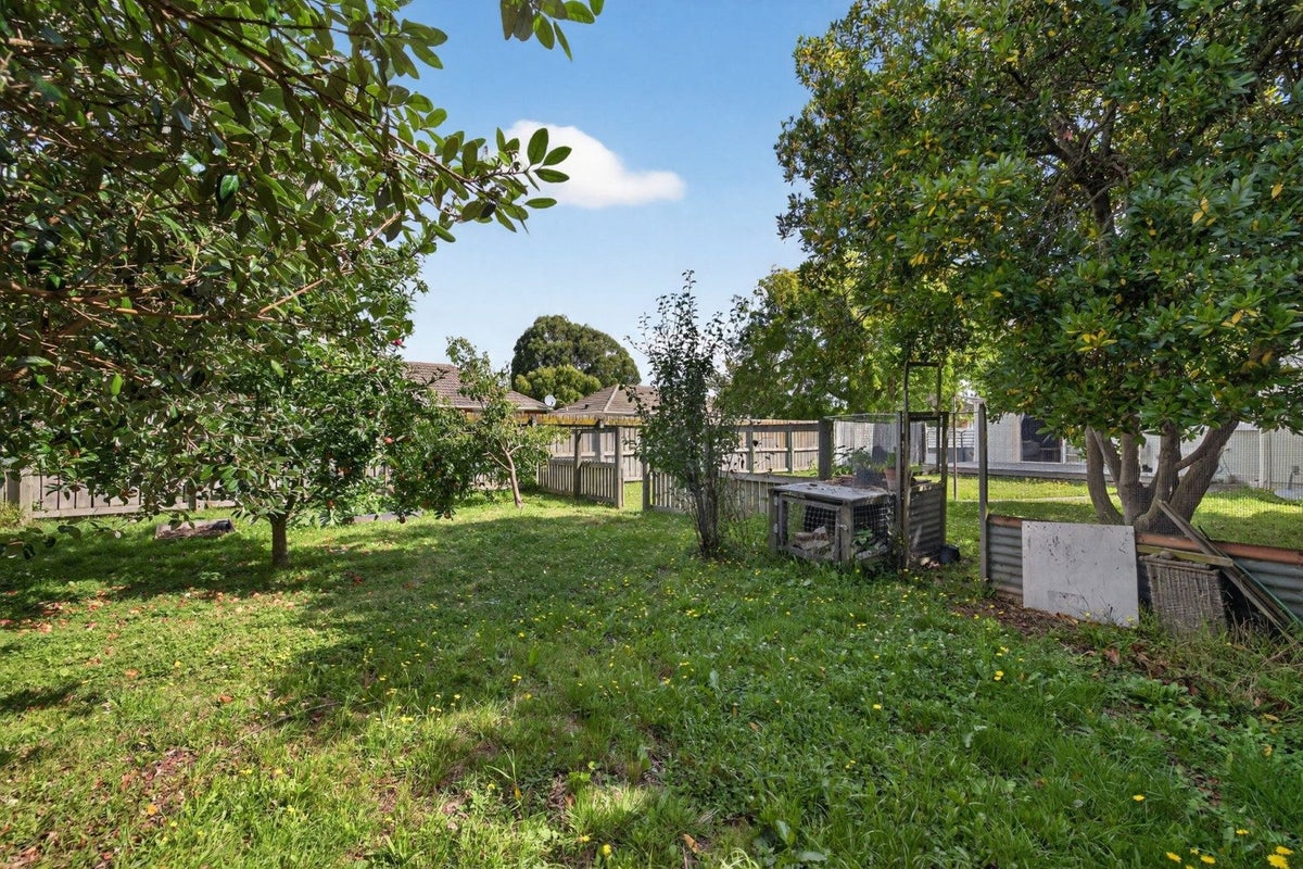 4 Renfrew Place, Highbury, Palmerston North - Carousel 24