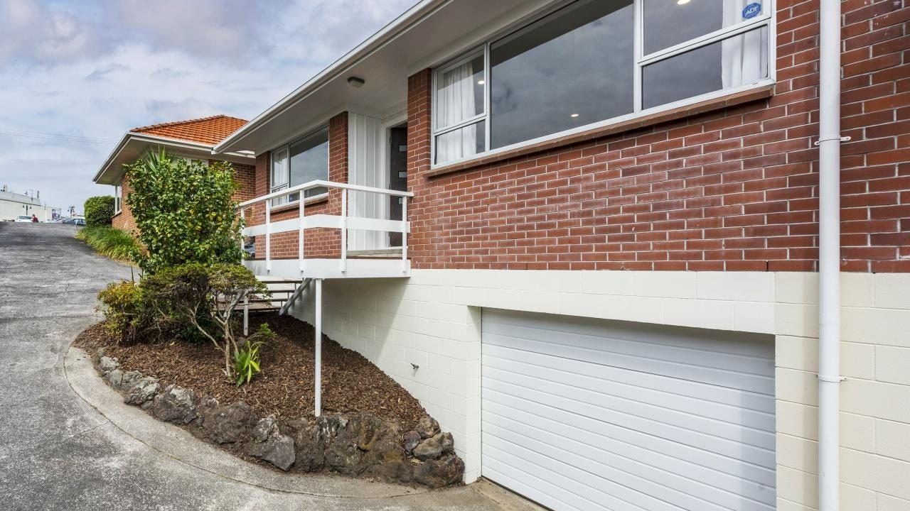 2/28 Uxbridge Road, Howick, Auckland - Carousel 1