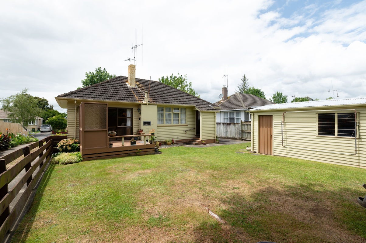 53 Kenney Crescent, Fairfield, Hamilton - Carousel 13