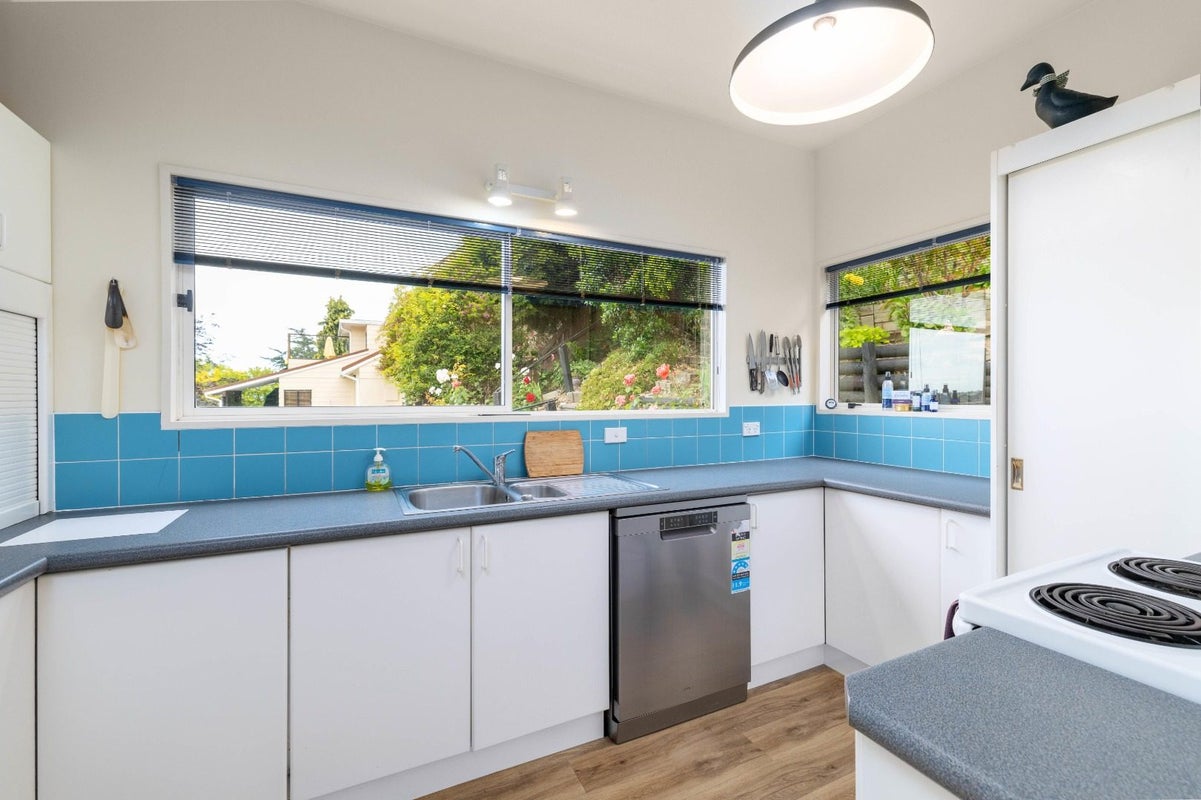 1/7 Ball Lane, Redcliffs, Christchurch - Carousel 2