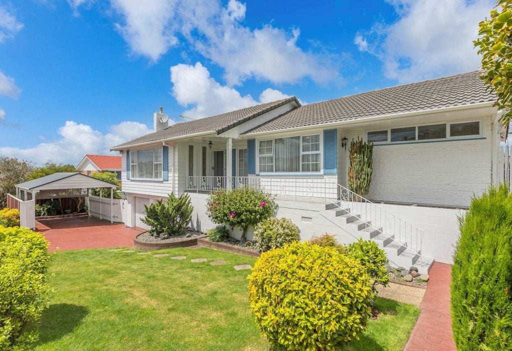 56 Richards Avenue, Forrest Hill, Auckland - Carousel 1