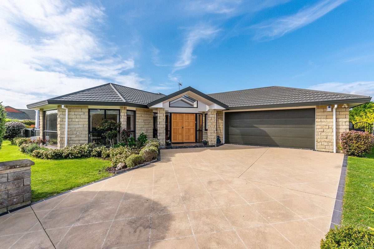 11 Barrett Drive, Waikanae Beach, Waikanae - Carousel 1