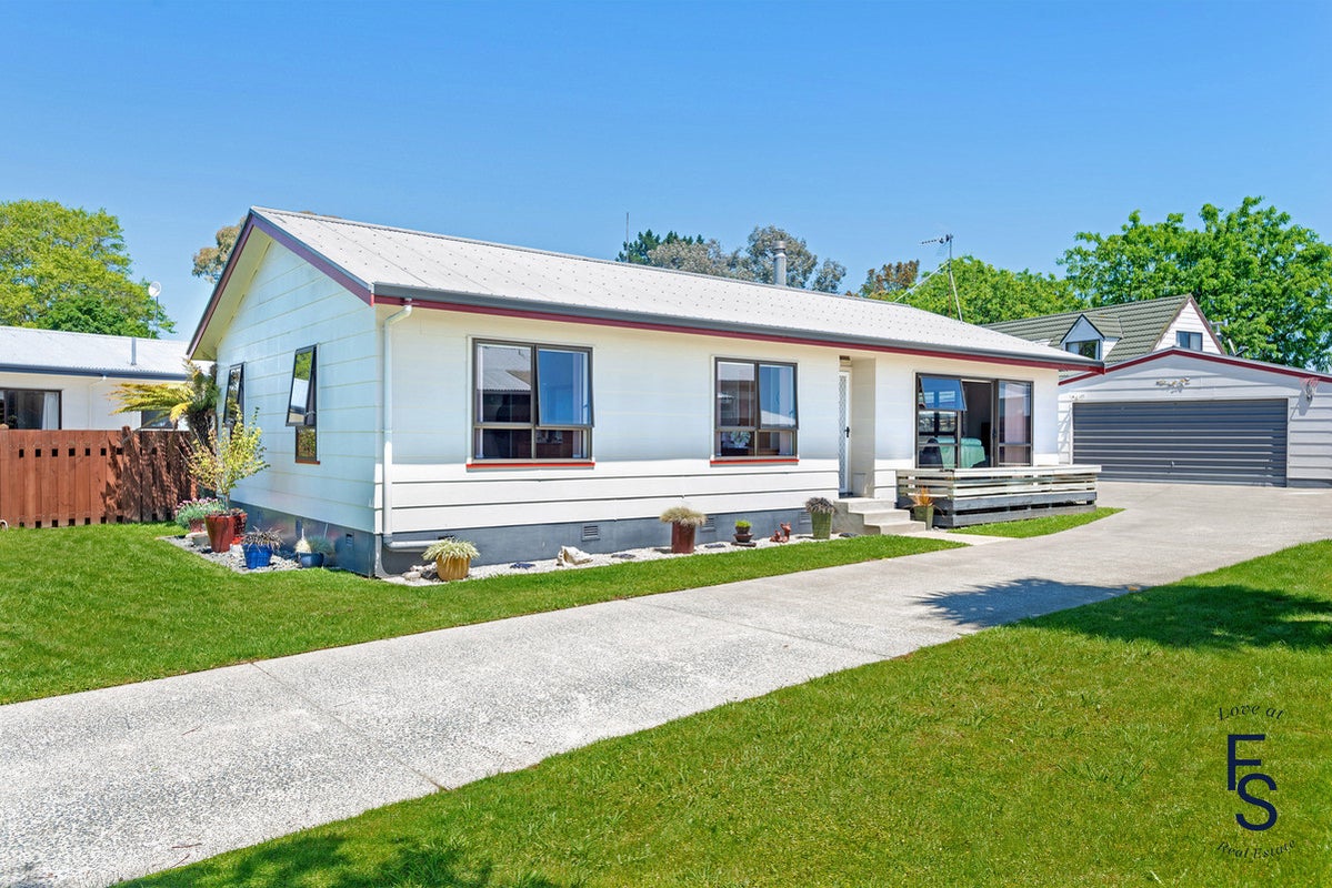 13 Loisel Street, Riverdale, Gisborne - Carousel 1