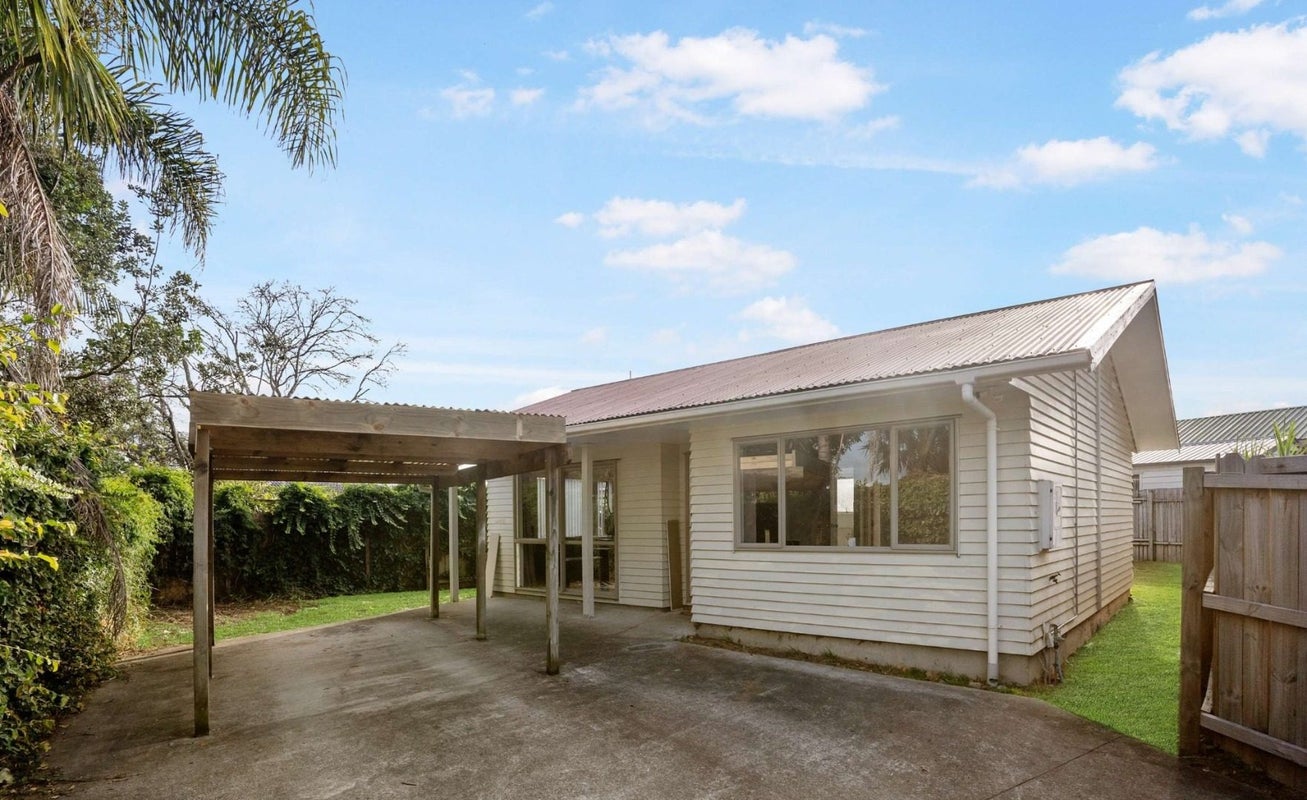 25A Sikkim Crescent, Clover Park, Auckland - Carousel 1