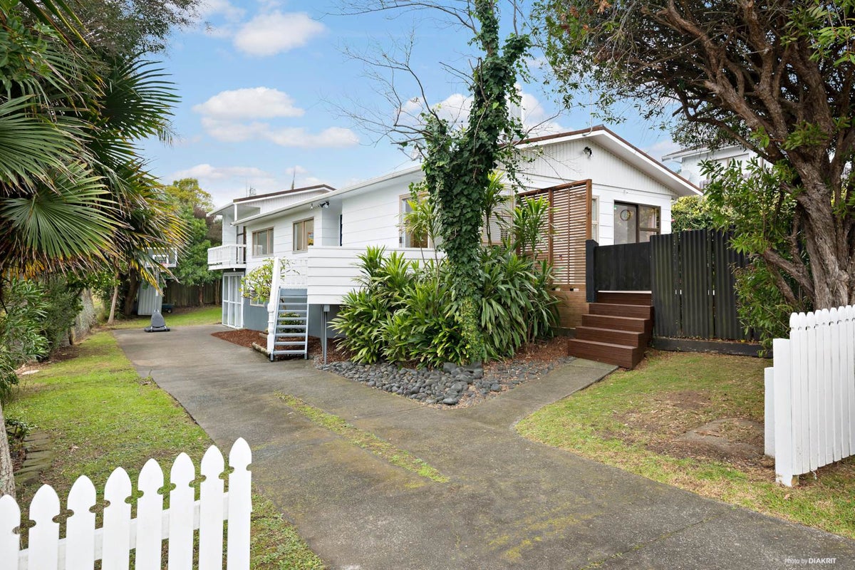 111 Becroft Drive, Forrest Hill, Auckland - Carousel 2