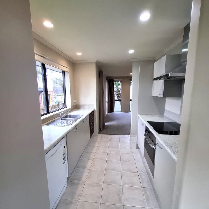 3/31 Orwell Road, Greenhithe, Auckland - Carousel 2