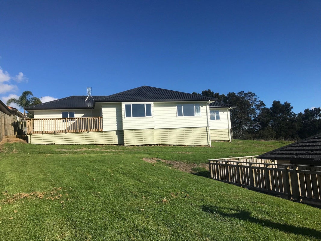 18 Eileen Stephens Place, Tikipunga, Whangarei - Carousel 1
