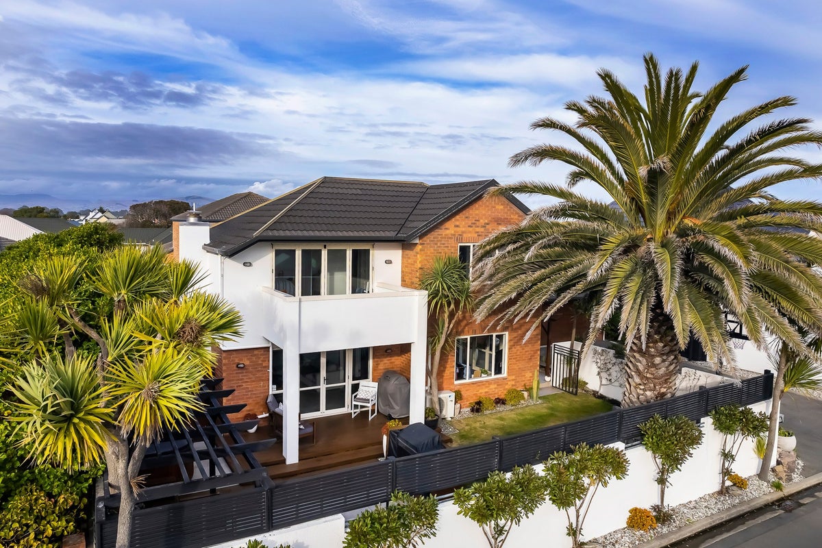 18 Driftwood Lane, Waimairi Beach, Christchurch - Carousel 1