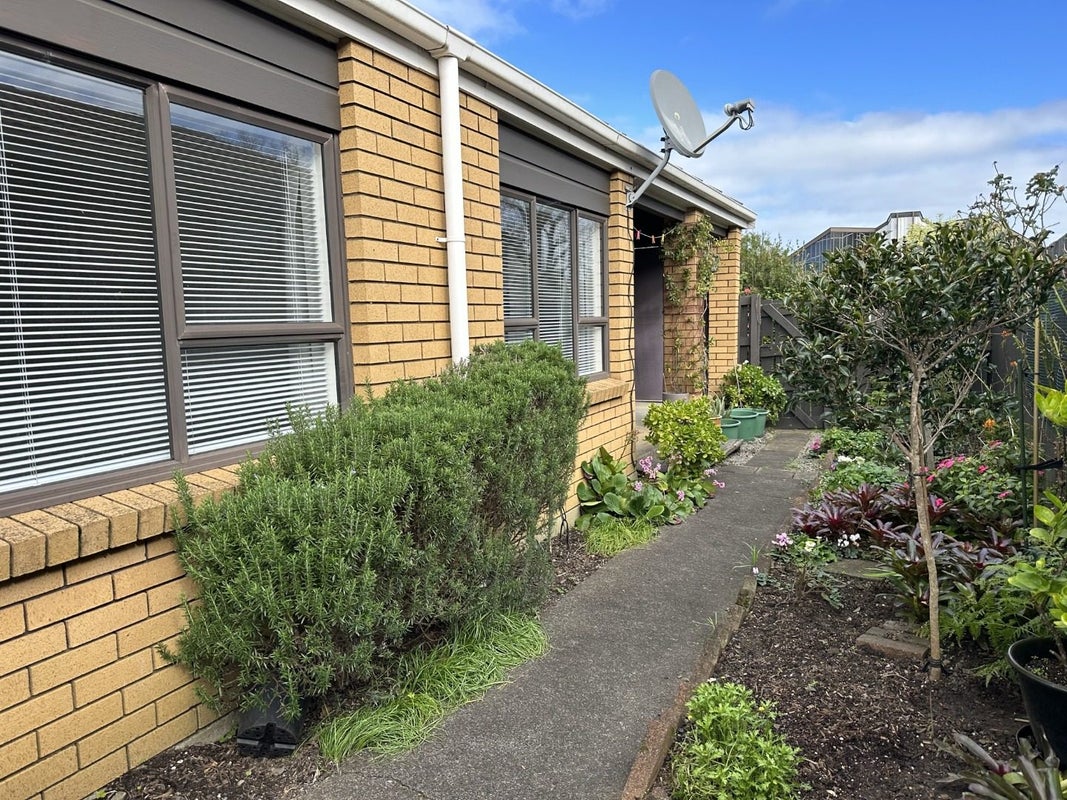 1/8 Vincent Street, Howick, Auckland - Carousel 2