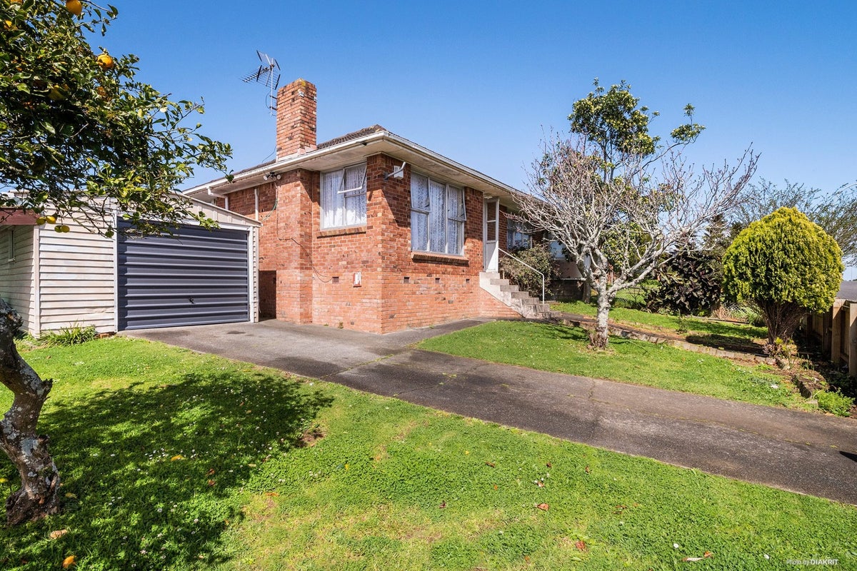 1/2 Wayne Drive, Mangere, Auckland - Carousel 1