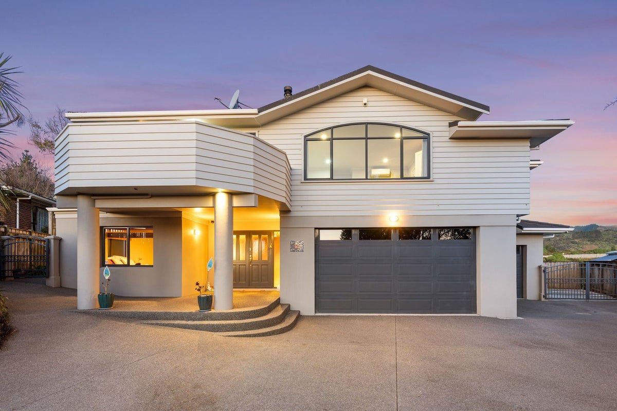 14 Nugget Grove, Raumati Beach, Paraparaumu - Carousel 1
