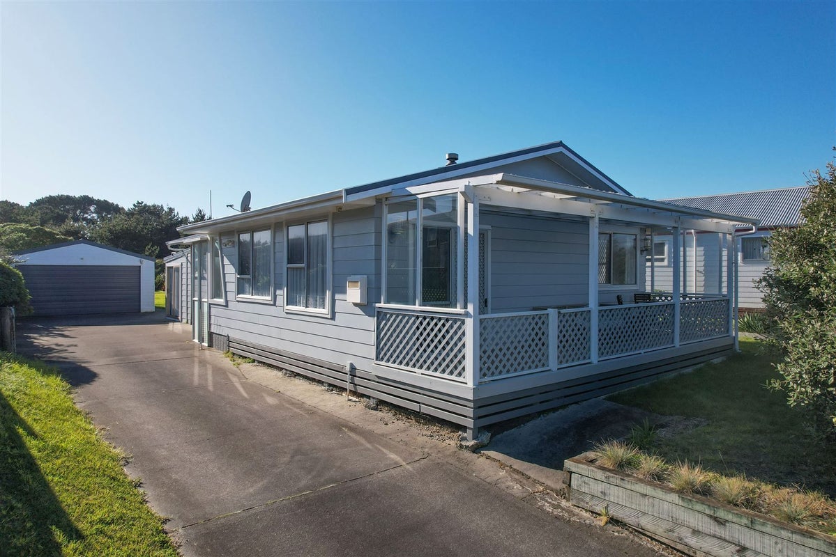 626 Waitarere Beach Road, Waitarere Beach, Levin - Carousel 1