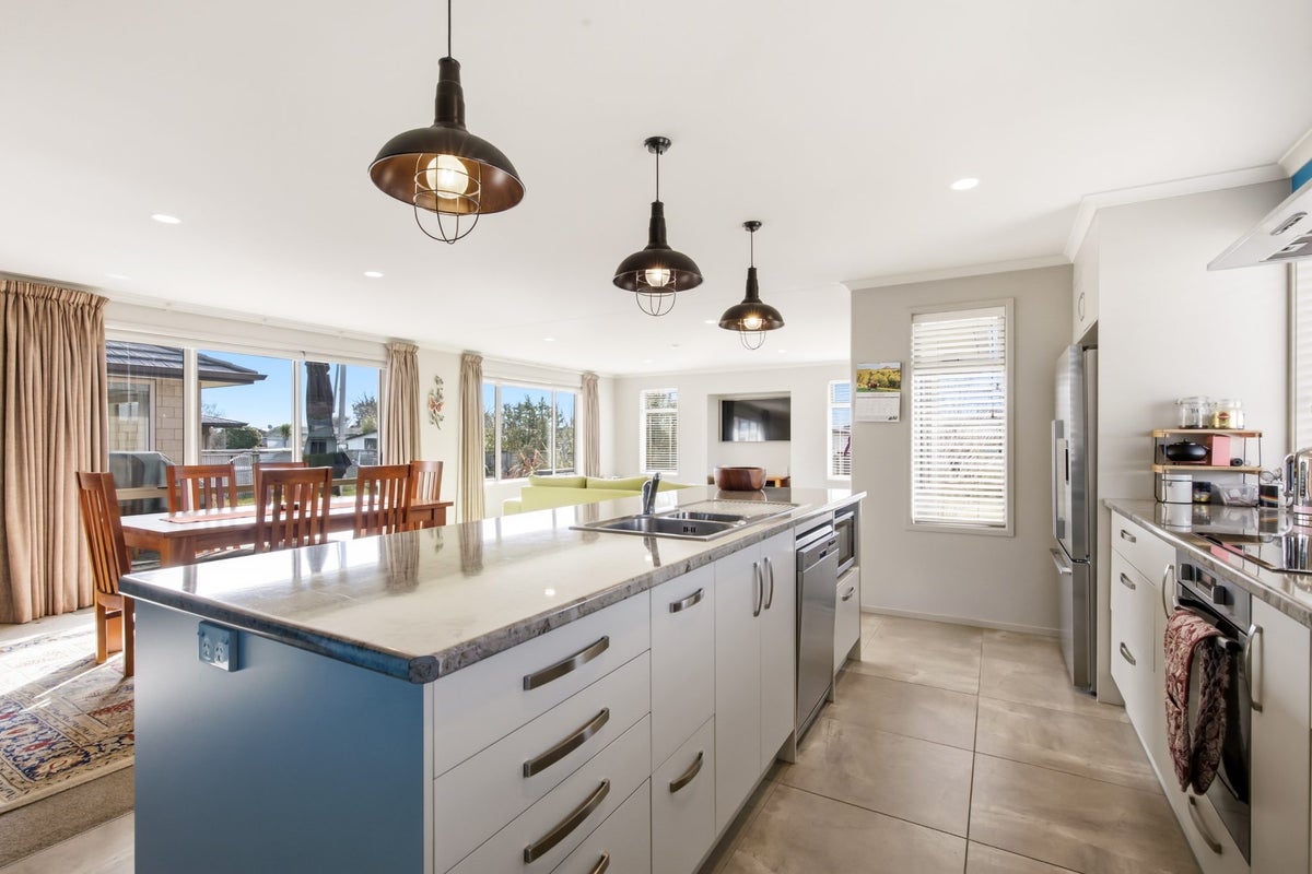 2 Brompton Close, Richmond Heights, Taupo - Carousel 1