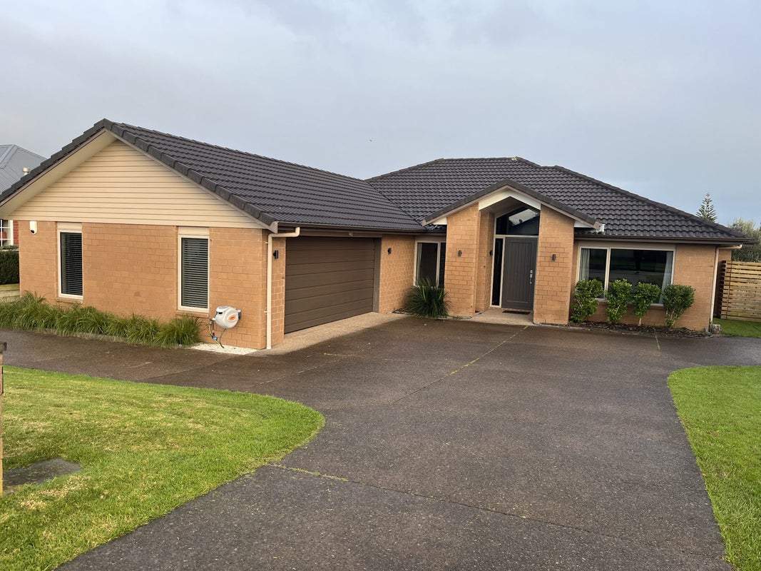 68 Intrepid Crescent, Beachlands, Auckland - Carousel 1