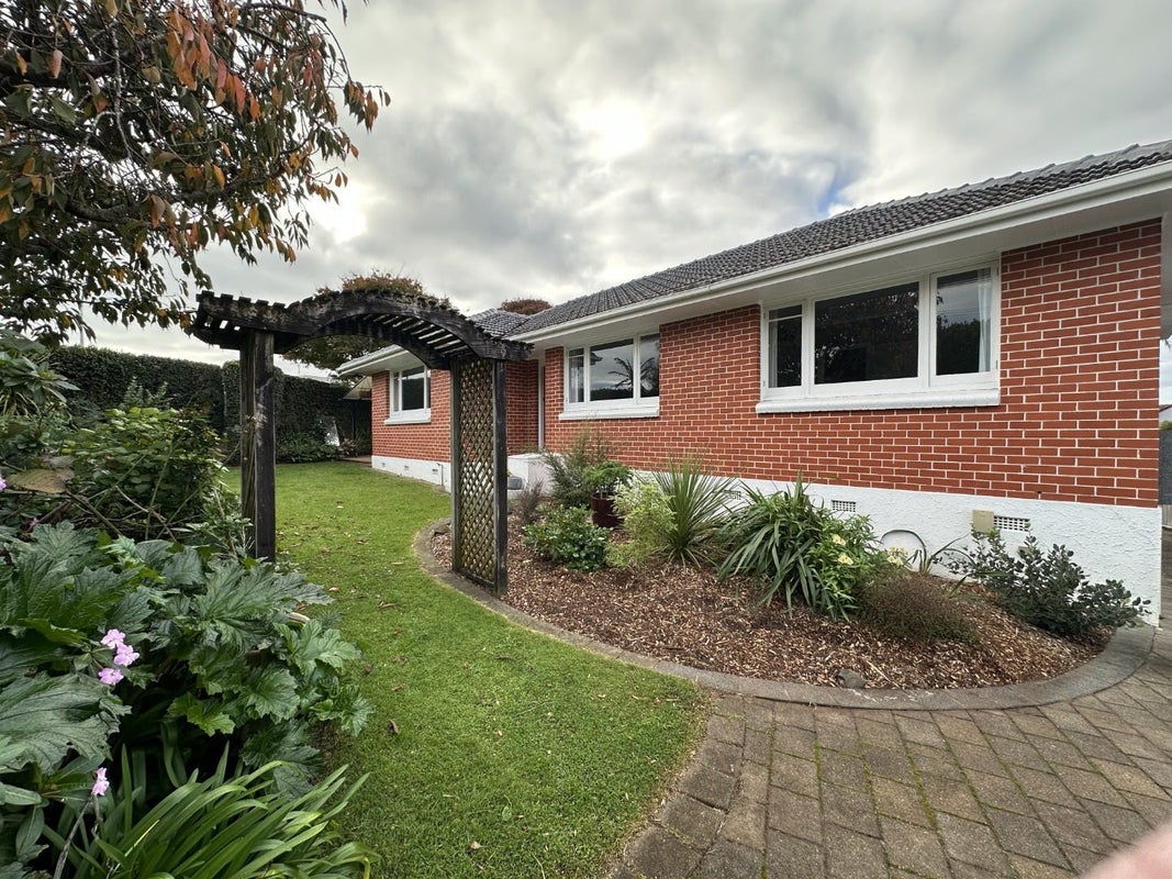 2 Sunny Bay Road, Matua, Tauranga - Carousel 1