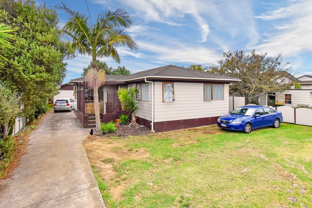 4 Adel Place, Weymouth, Auckland - Carousel 1