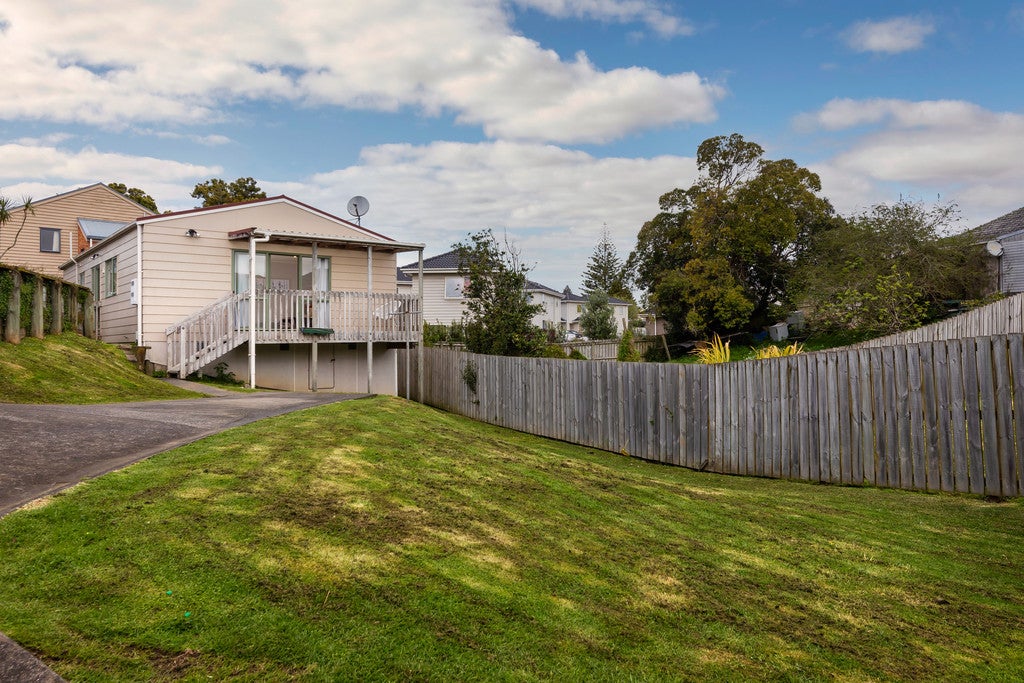 1/12 Kelkirk Street, Kelston, Auckland - Carousel 1