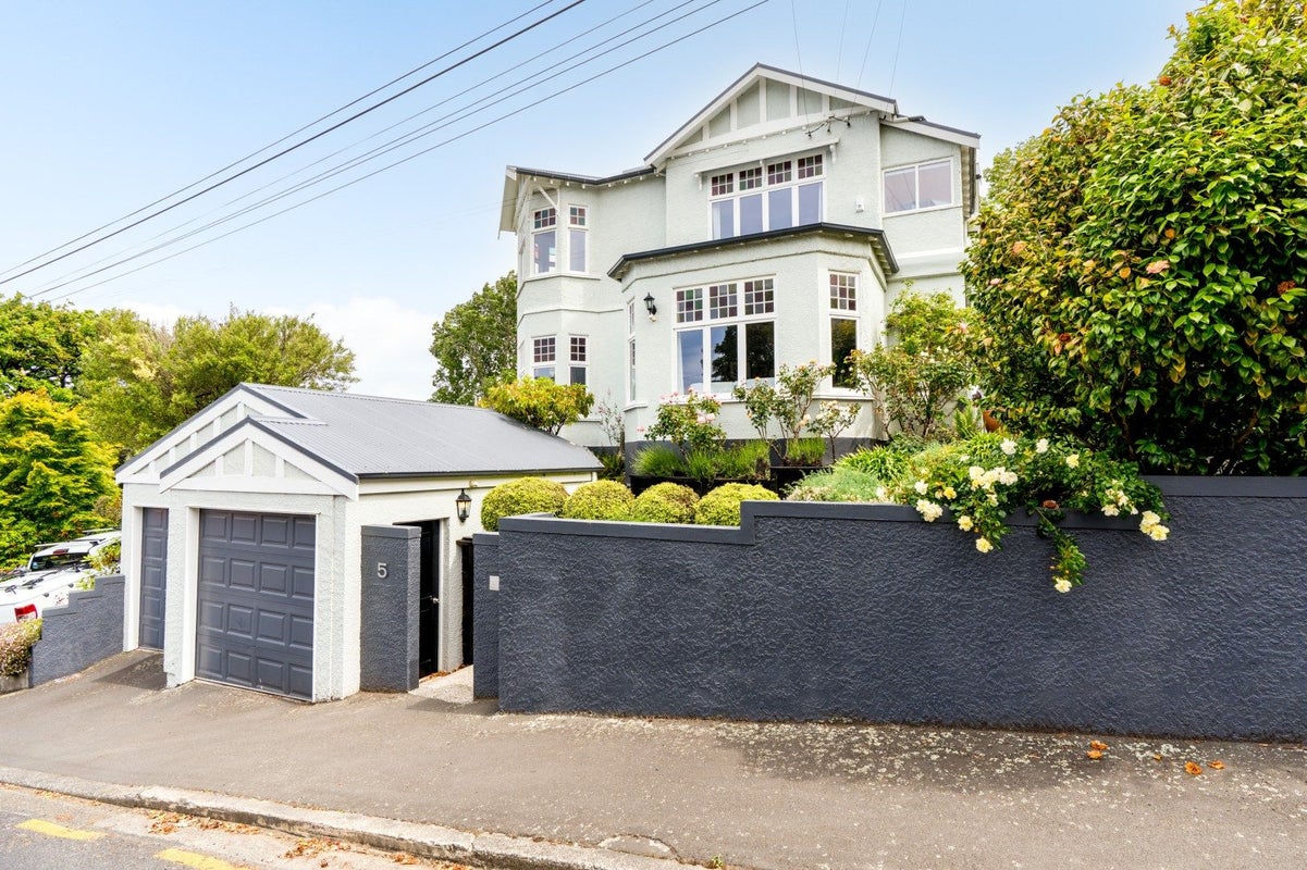 5 Merlin Street, Roslyn, Dunedin - Carousel 1