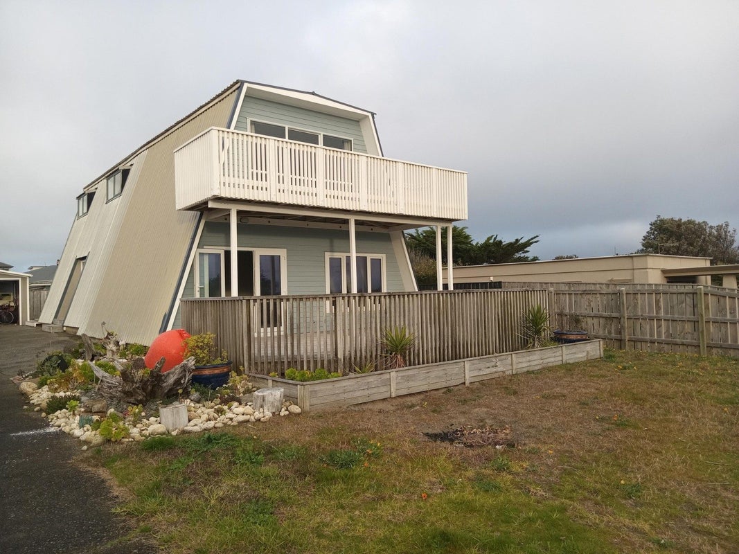 74 Kahukura Avenue, Waitarere Beach, Levin - Carousel 1
