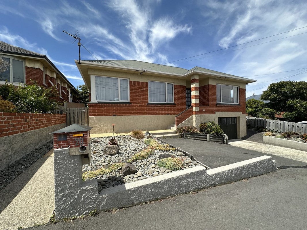 20 Oakland Street, Andersons Bay, Dunedin - Carousel 1