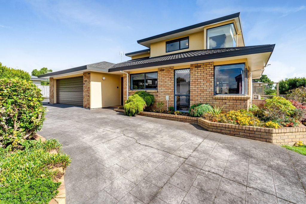 20 Kellyville Heights, Merrilands, New Plymouth - Carousel 1