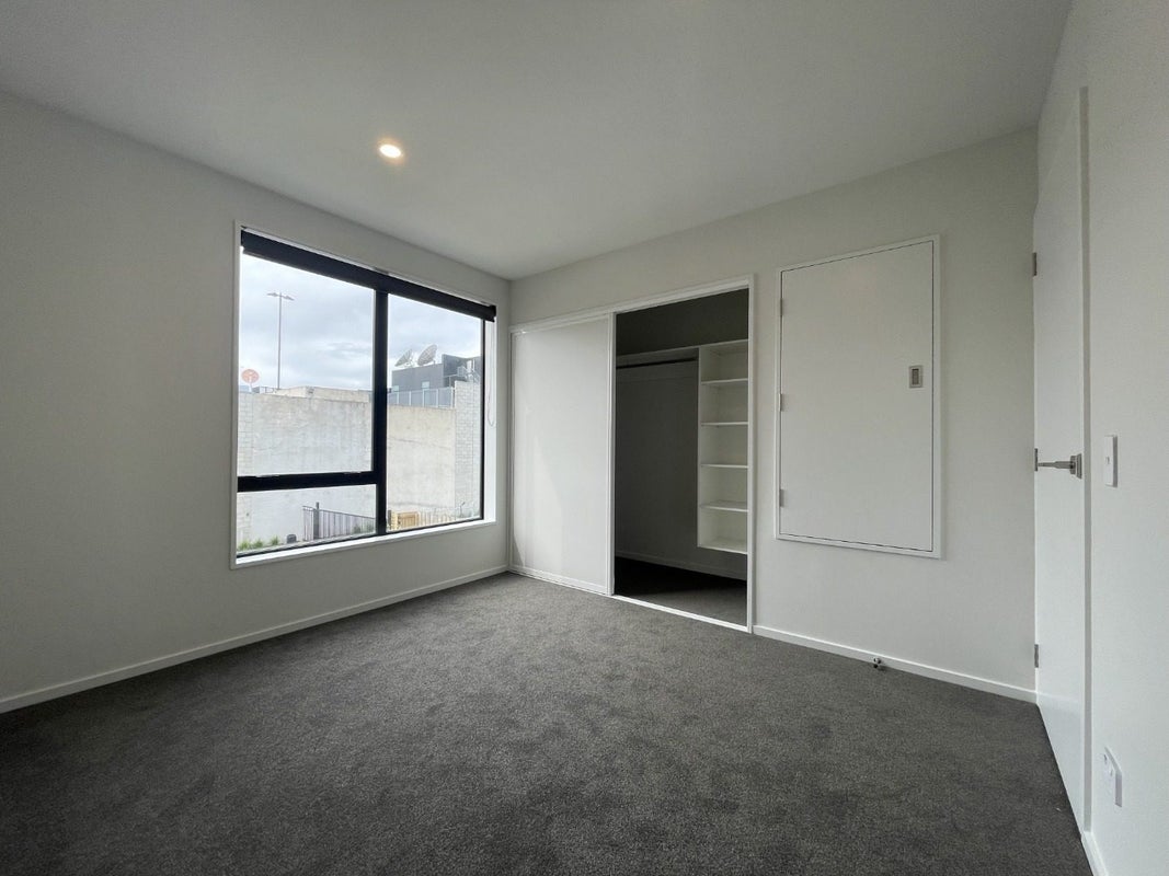 2/321 Lincoln Road, Addington, Christchurch - Carousel 8