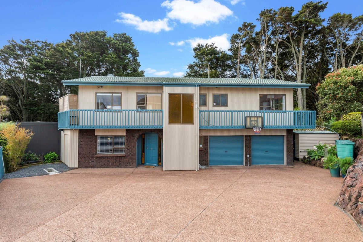 16 Hurstbourn Priors, Goodwood Heights, Auckland - Carousel 1