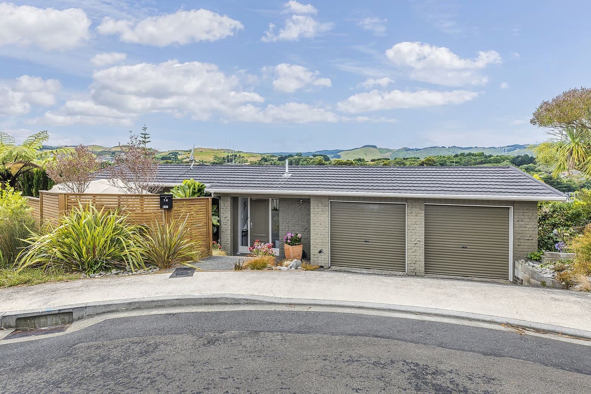 14 Mckeefry Grove, Tawa, Wellington - Carousel 1