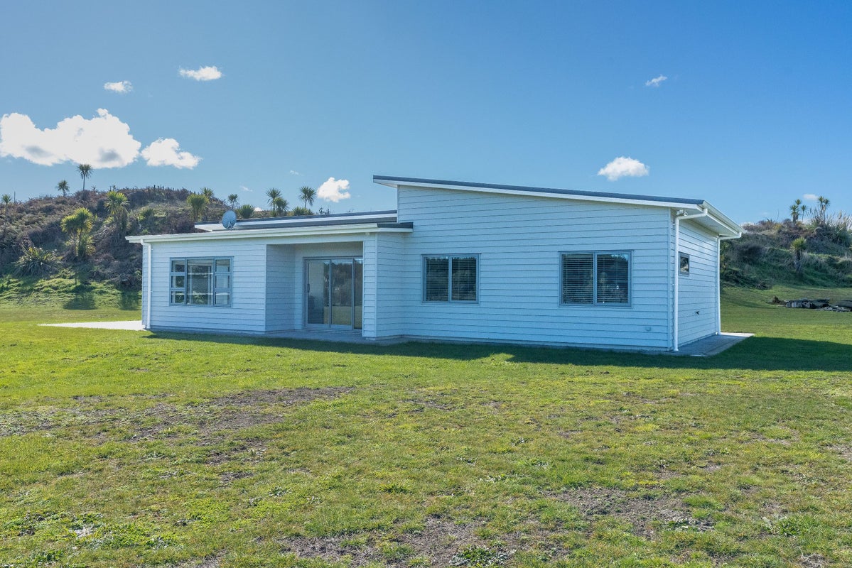 14 Kanuka Drive, Waitarere, Levin - Carousel 1