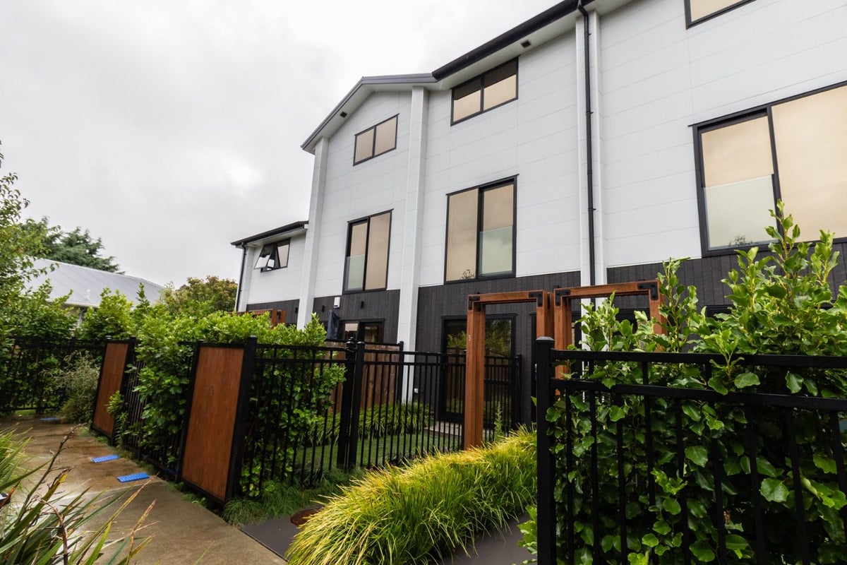 6/3 Johnston Grove, Taita, Lower Hutt - Carousel 1