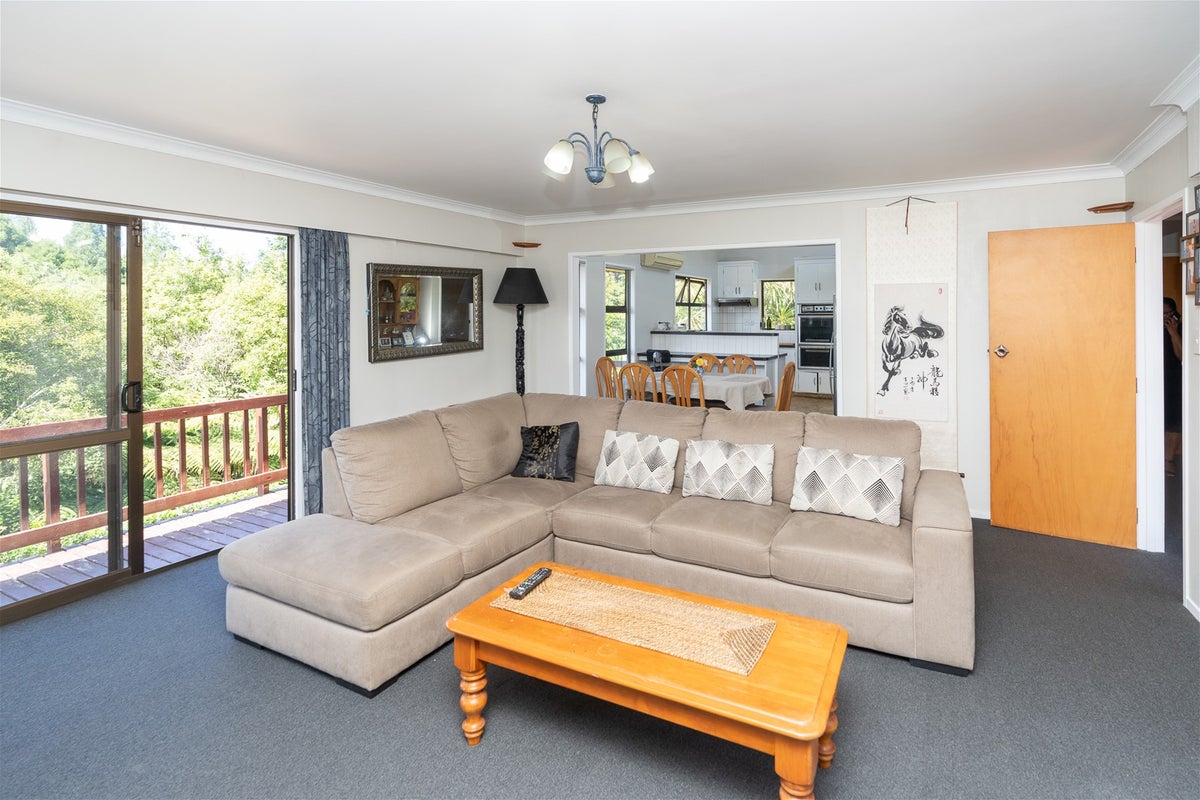 51 Mitcham Avenue, Forest Lake, Hamilton - Carousel 1