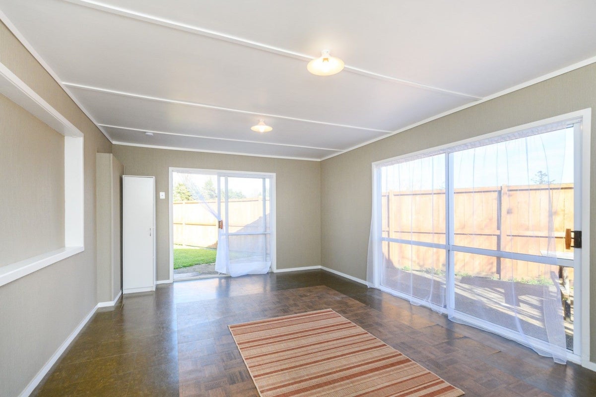 44 Escort Grove, Awapuni, Palmerston North - Carousel 10