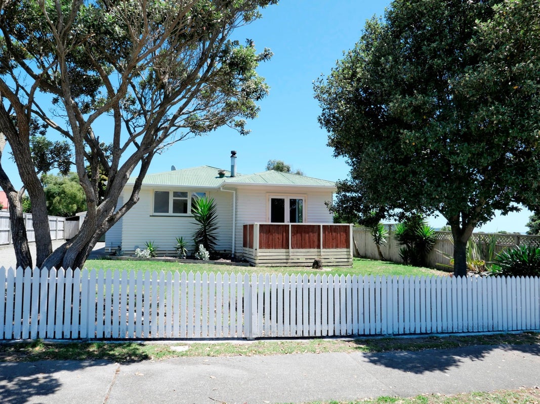 14 Campion Road, Waikanae Beach, Waikanae - Carousel 2